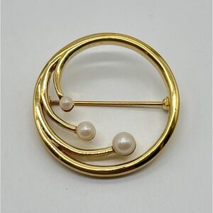 Vintage Monet Brooch Gold Tone Circle Pin Imitation Pearl Modernist Swirl Signed